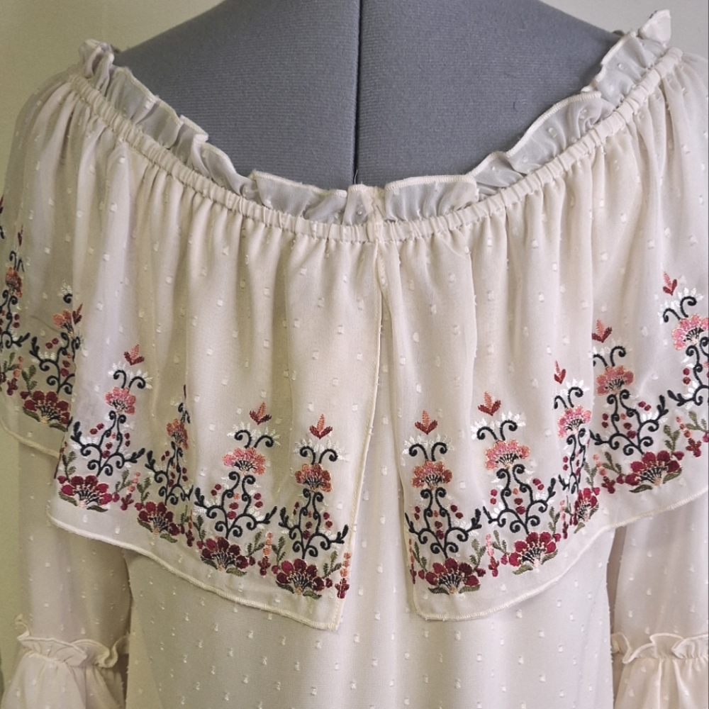 White House Black Market Off White Peasant Style Embroidered Blouse Size Med